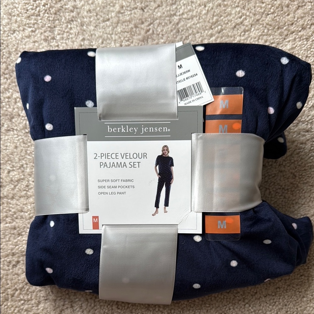 Berkley Jensen Navy Velour Pajama Set
